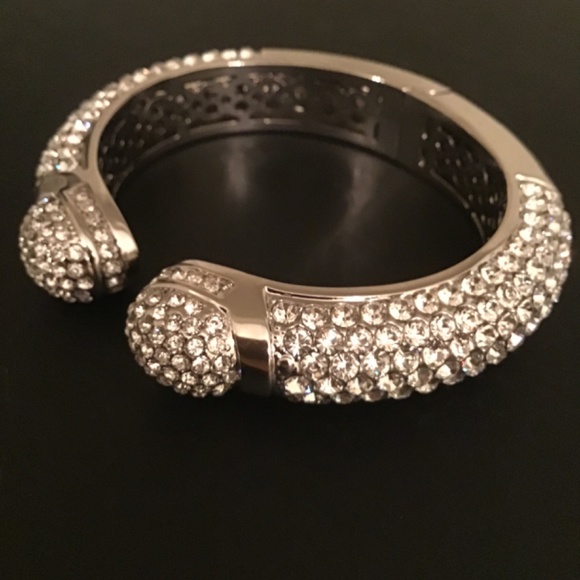 Joan Boyce clear pave hinged cuff bracelet size S/M - Picture 3 of 9